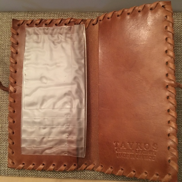 Host Pick! TAVROS Ladies Wallet - Picture 5 of 6